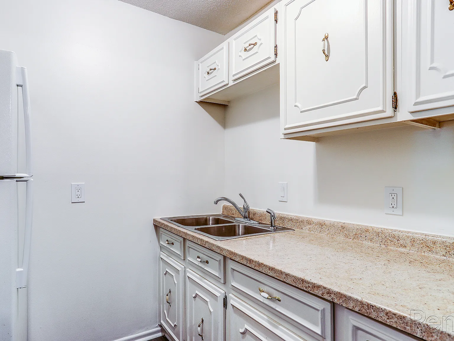 Golfview Apartments — Photo 4
