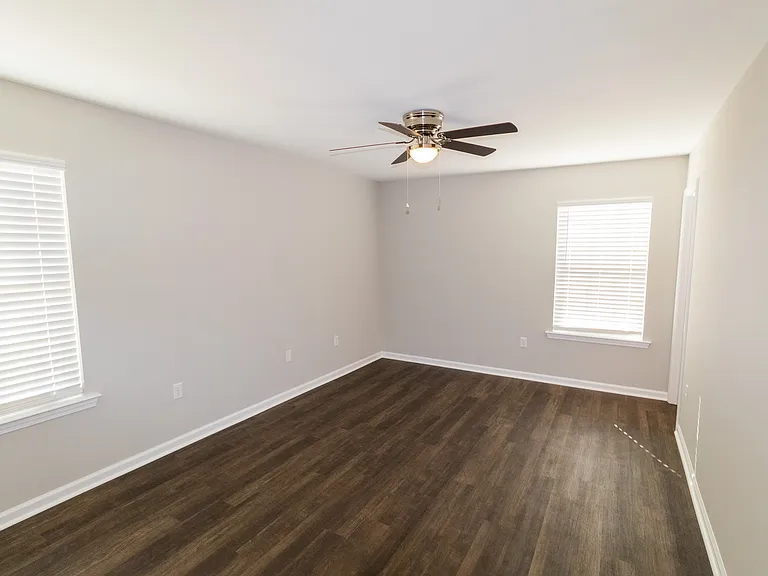 123 Callaway Cres — Photo 4