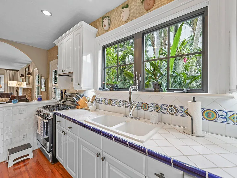 605 Sunset Rd — Photo 22