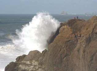 636 Hawthorn St, Brookings, OR 97415