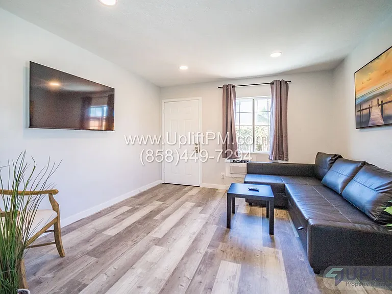 4237 Swift Ave — Photo 1