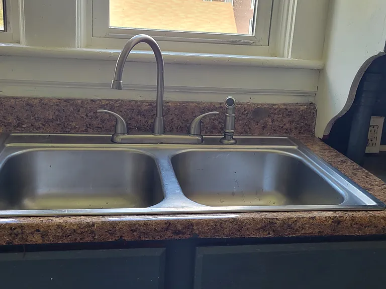700 Maple Ave #5 — Photo 6