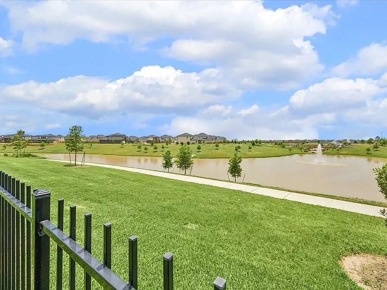 3335 Kendleshire Ln — Photo 34