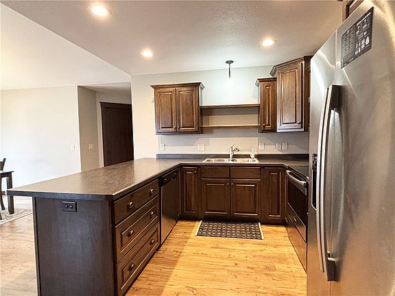 4th image of 2954 Camelot Circle