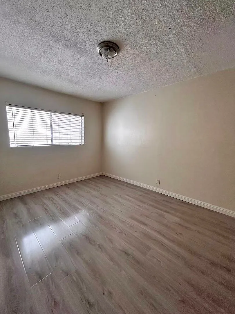 Greenview Properties 7642 Vineland — Photo 3