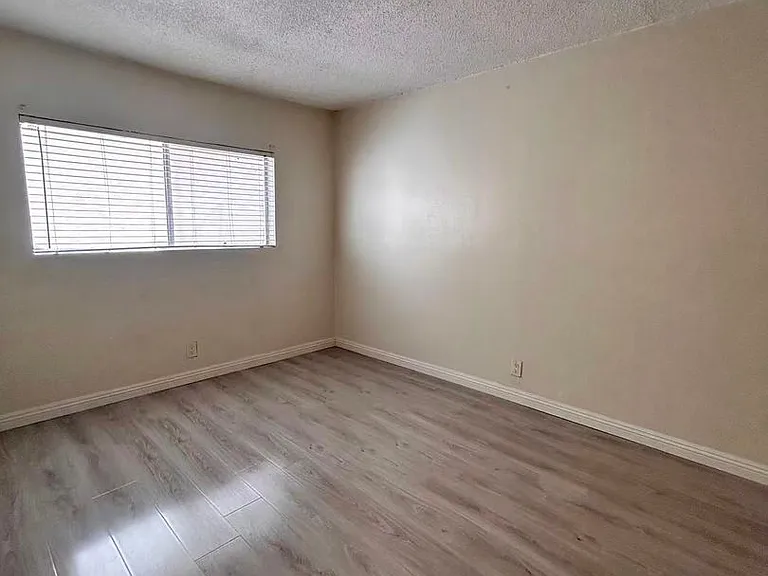7642 Vineland Ave — Photo 3