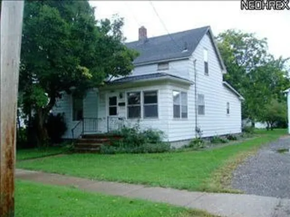 319 5th St, Fairport Harbor, OH 44077