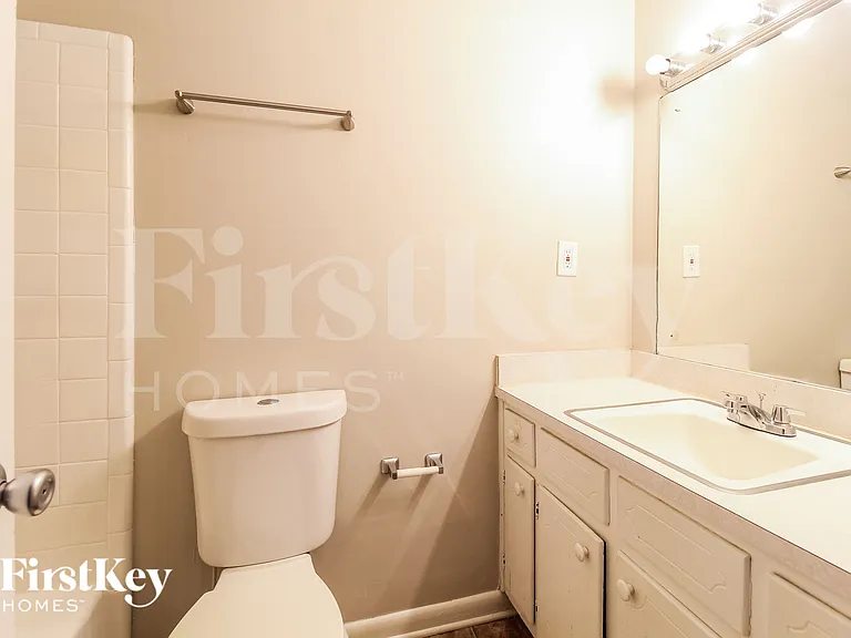 1021 Meadowbrook Ln NW — Photo 14