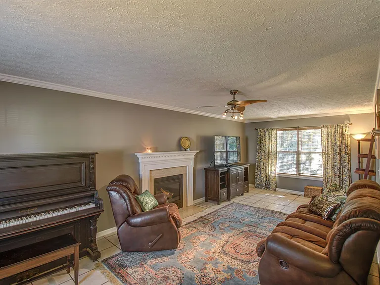 1036 Tonyawood Dr — Photo 3