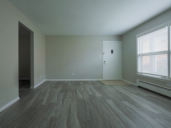 3rd image of 18526 Wildwood Ave APT 1E
