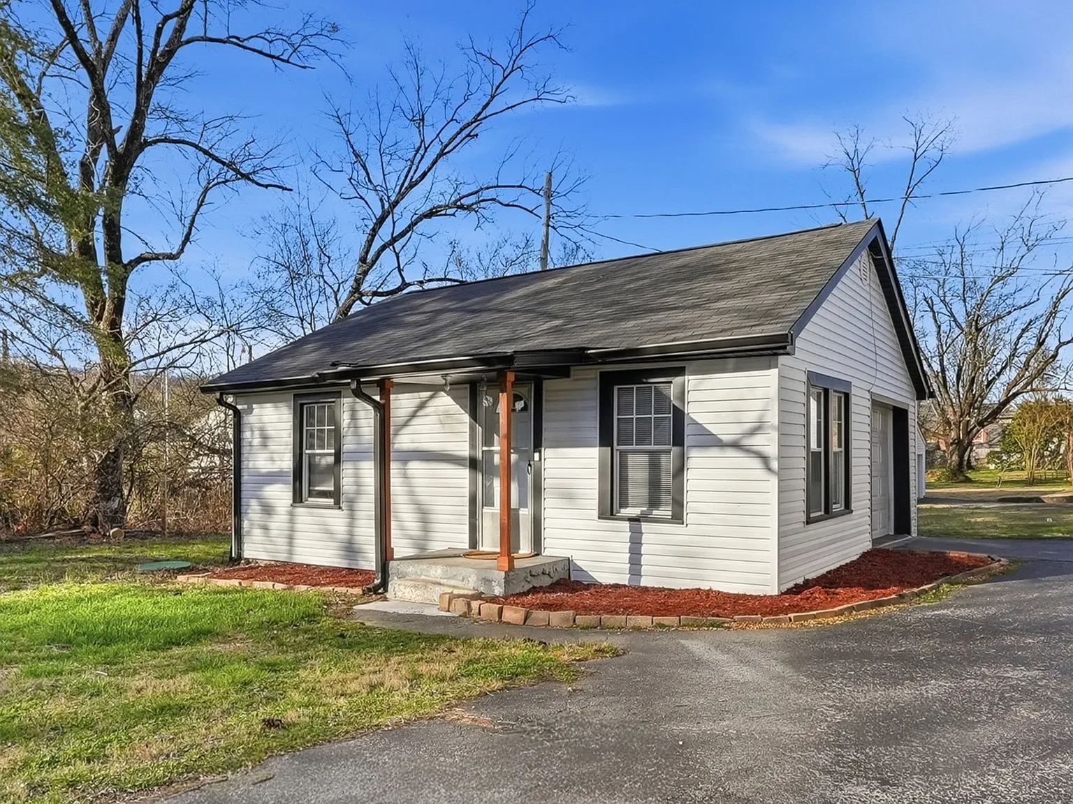 3703 Redding Rd — Photo 2