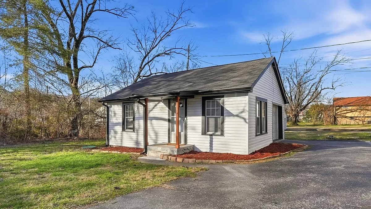 Building Photo - 3703 Redding Rd