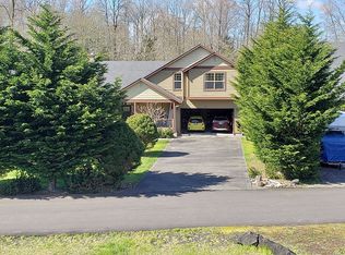 62 Marina Dr, Cathlamet, WA 98612