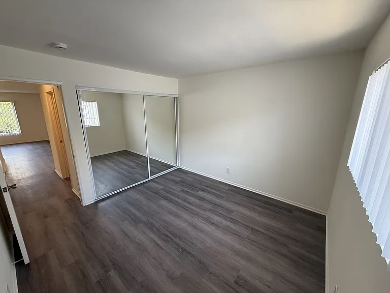 14543 Burbank Blvd — Photo 37