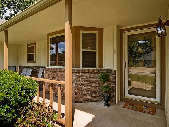 3rd image of 1 Merritt Cir