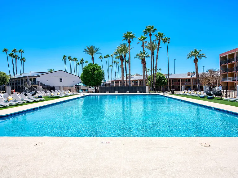 Presidio Palms Apartments — Photo 10