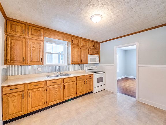 3rd image of 619 Campbell Ave