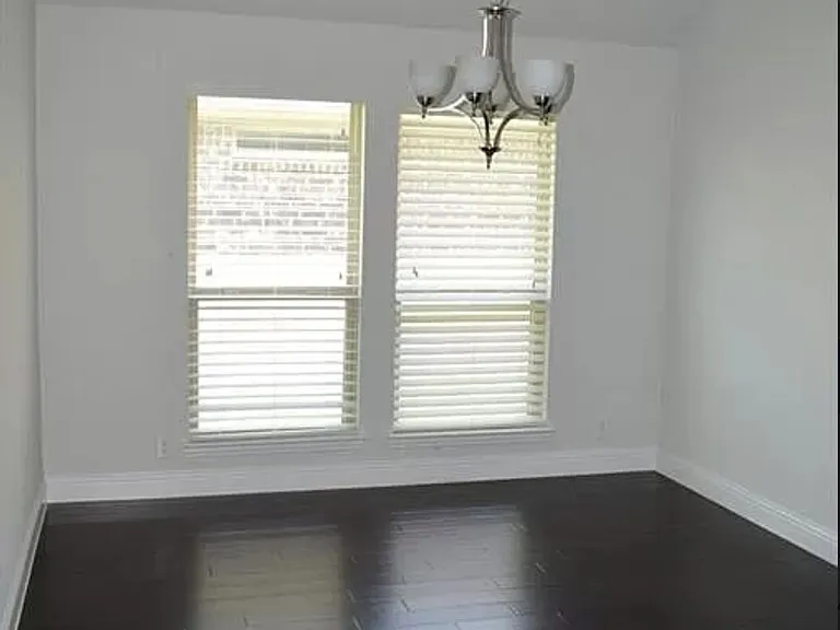 4416 Oak Bluff Dr — Photo 3