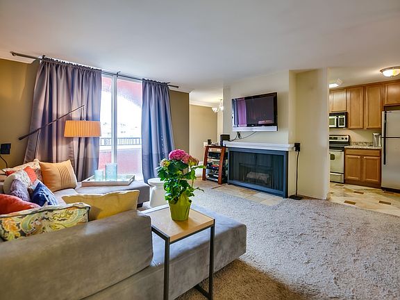 4th image of 860 Turquoise St Unit 325