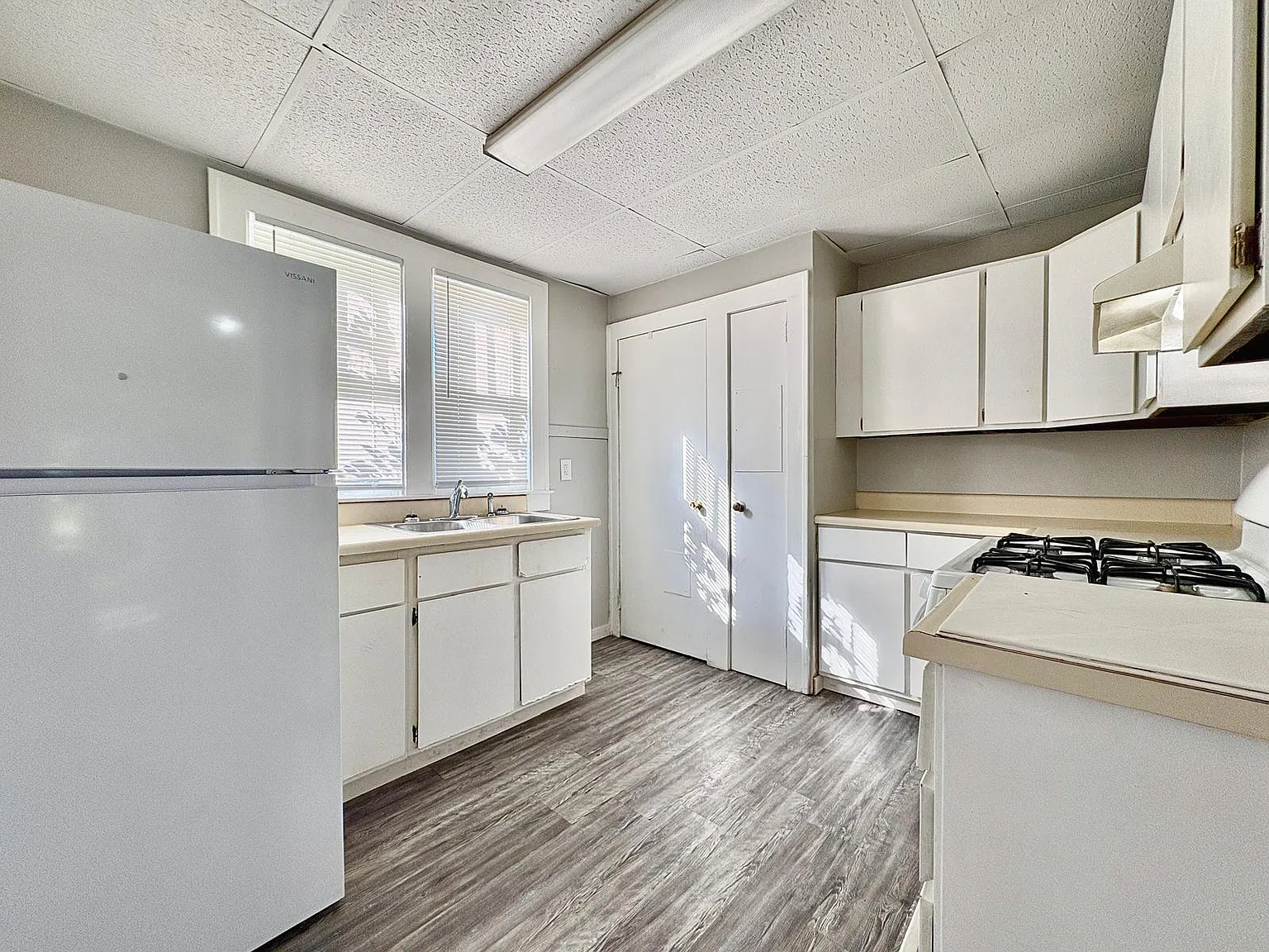 3 bed, 1000 sqft, $1,380 — Photo 4