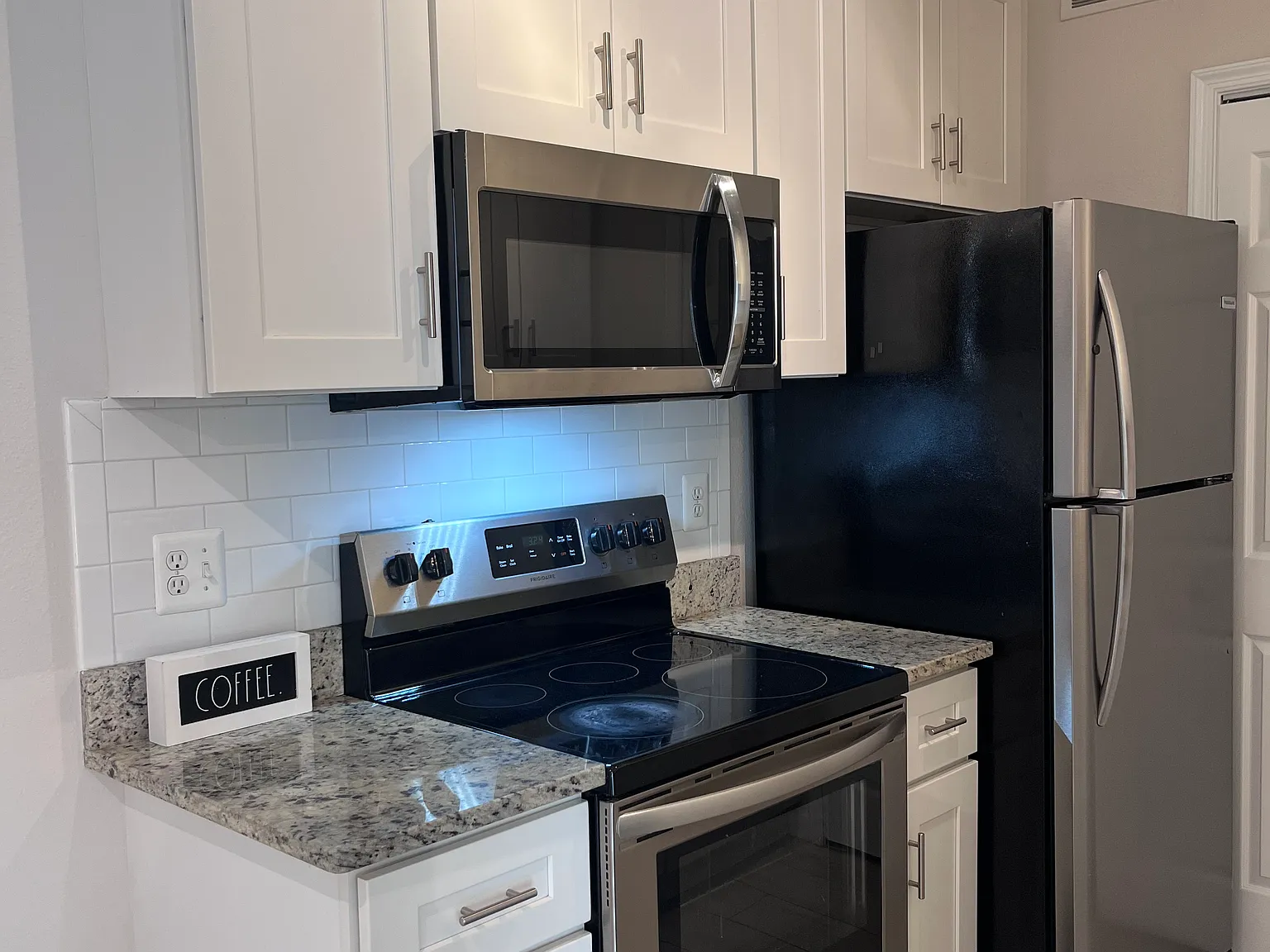 2 bed, 998 sqft, $2,800 — Photo 2