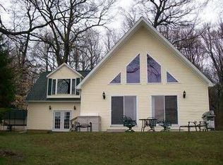 162 Wildwood Beach Rd, Quincy, MI 49082