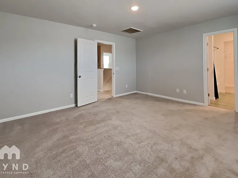 144 W Douglas Ave — Photo 10