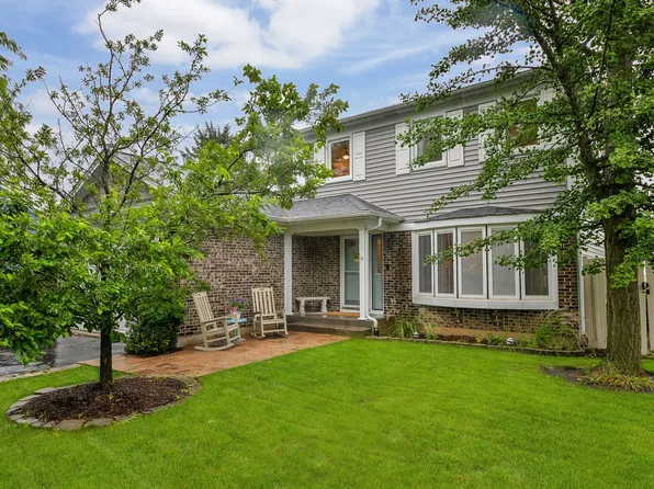 1210 Robin Dr, Elk Grove Village, IL 60007