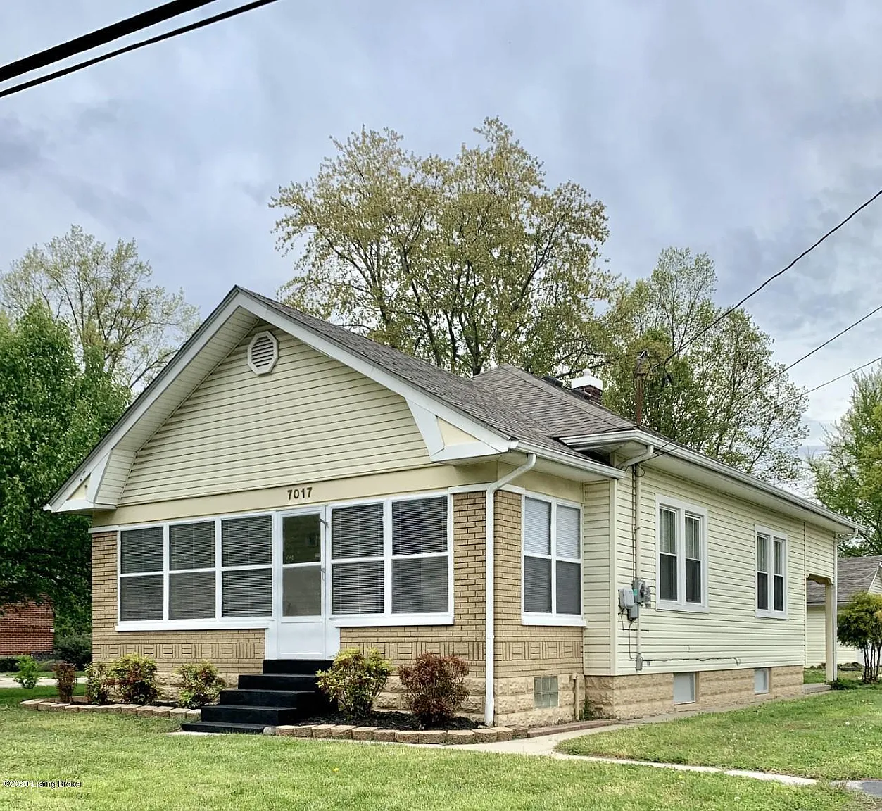 7017 Greenwood Rd photo 1