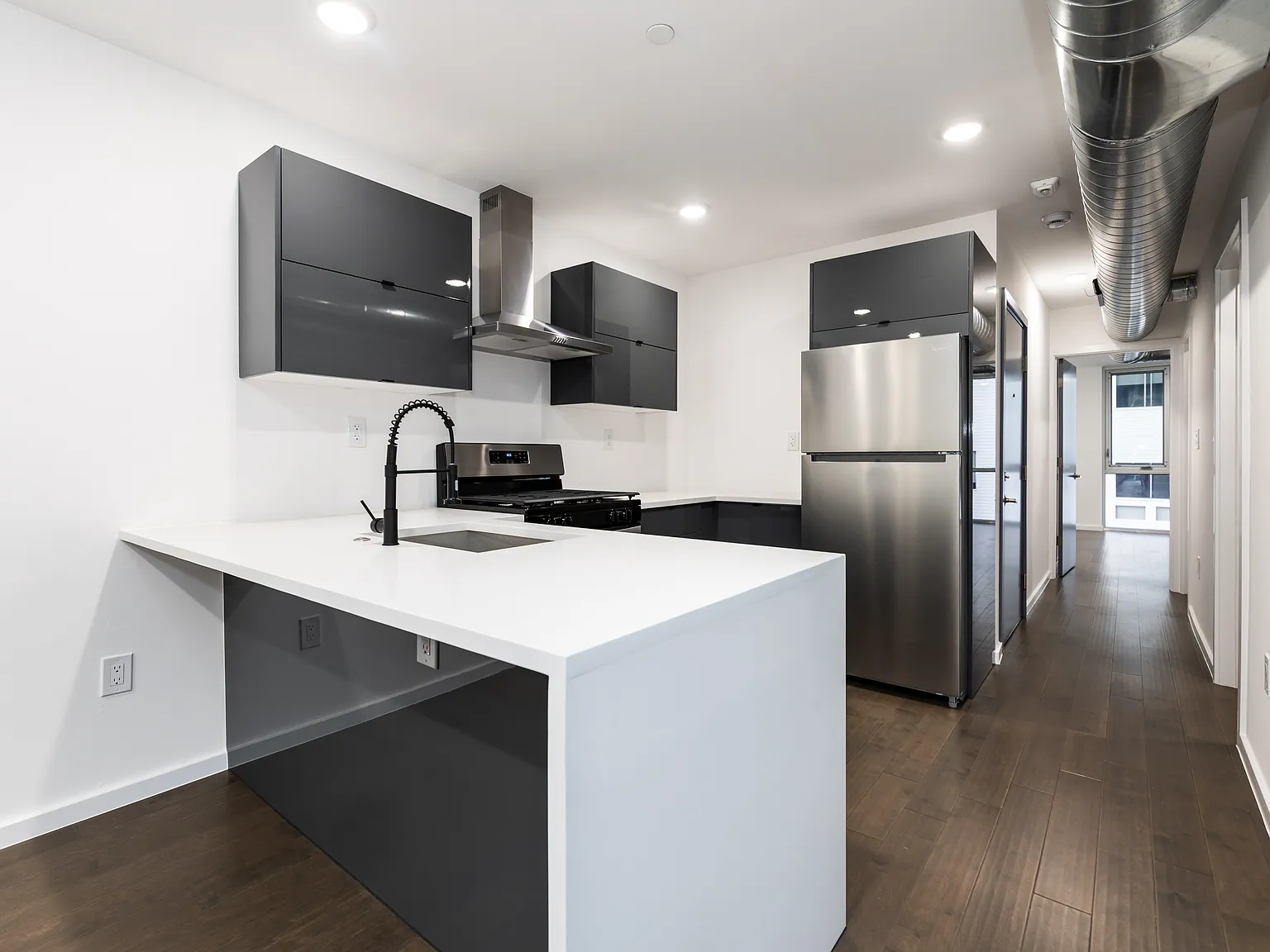 2 bed, 1100 sqft, $1,995 — Photo 1