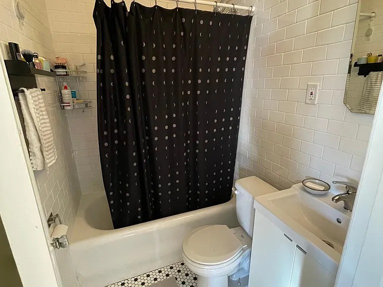 137 E Chestnut St #3 — Photo 4