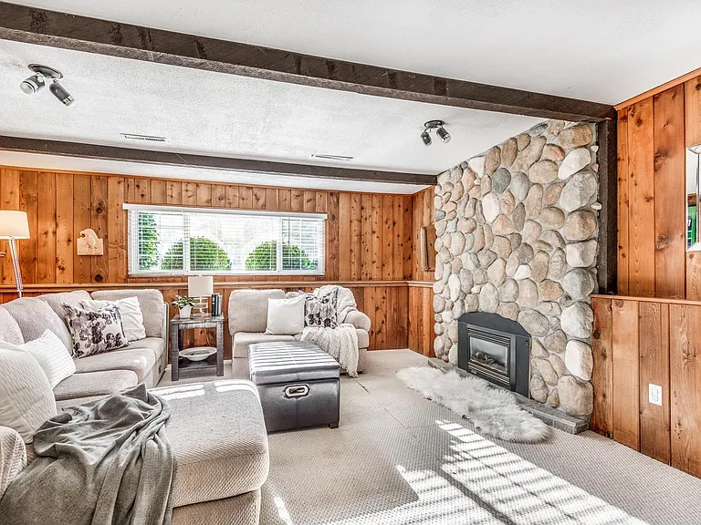 885 Fairfield Rd — Photo 10