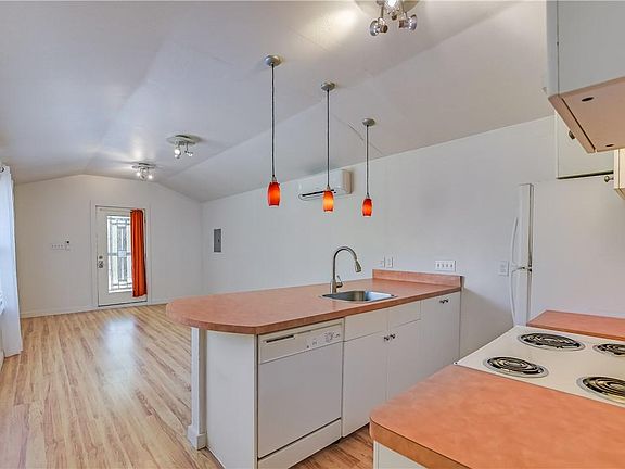 5th image of 1900 W Saint Johns Ave #2
