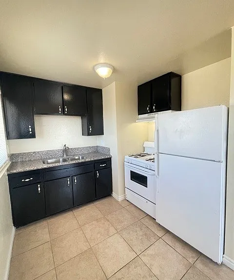 2600 W 8th Street — Photo 25