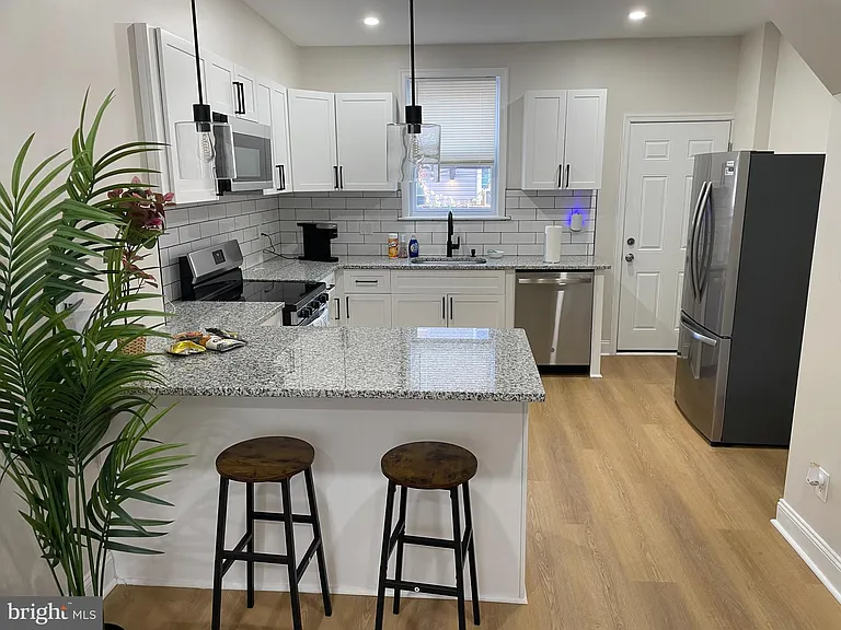 2151 E Stella St — Photo 12