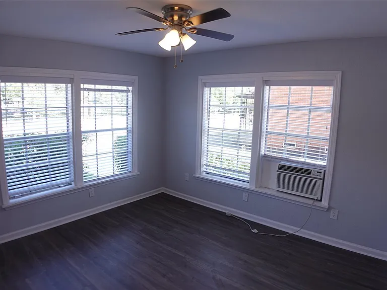 3320 Blodgett St — Photo 9