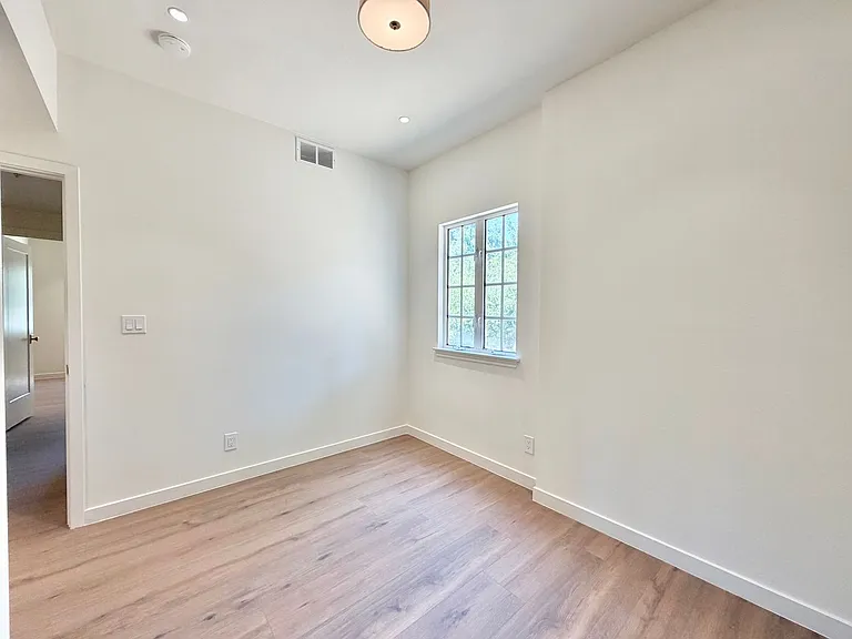 1515 Indiana Ave — Photo 28