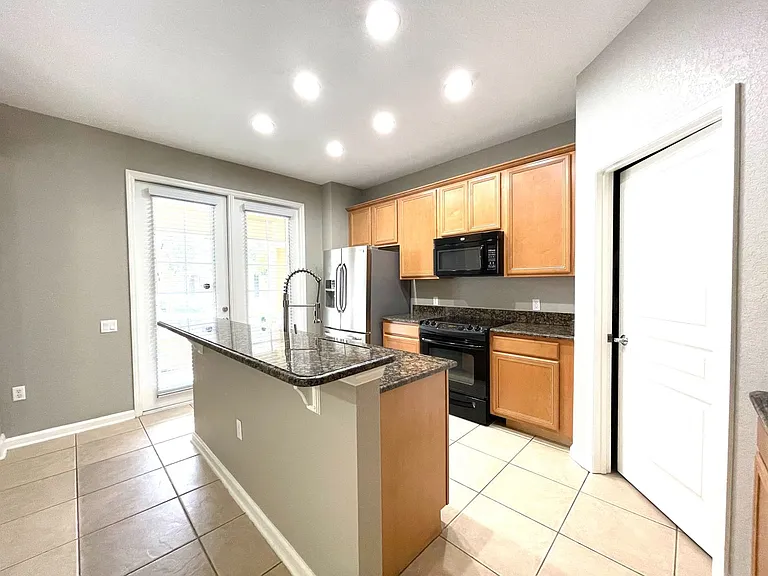 7727 Fairgrove Ave — Photo 4