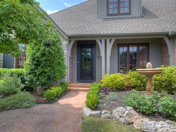 2nd image of 638 Cross Timbers Blvd