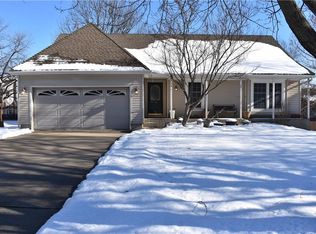 8123 Lichtenauer Dr, Lenexa, KS 66219