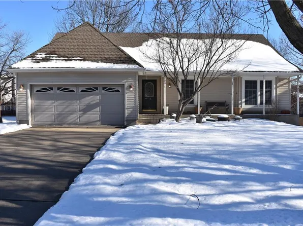 8123 Lichtenauer Dr, Lenexa, KS 66219