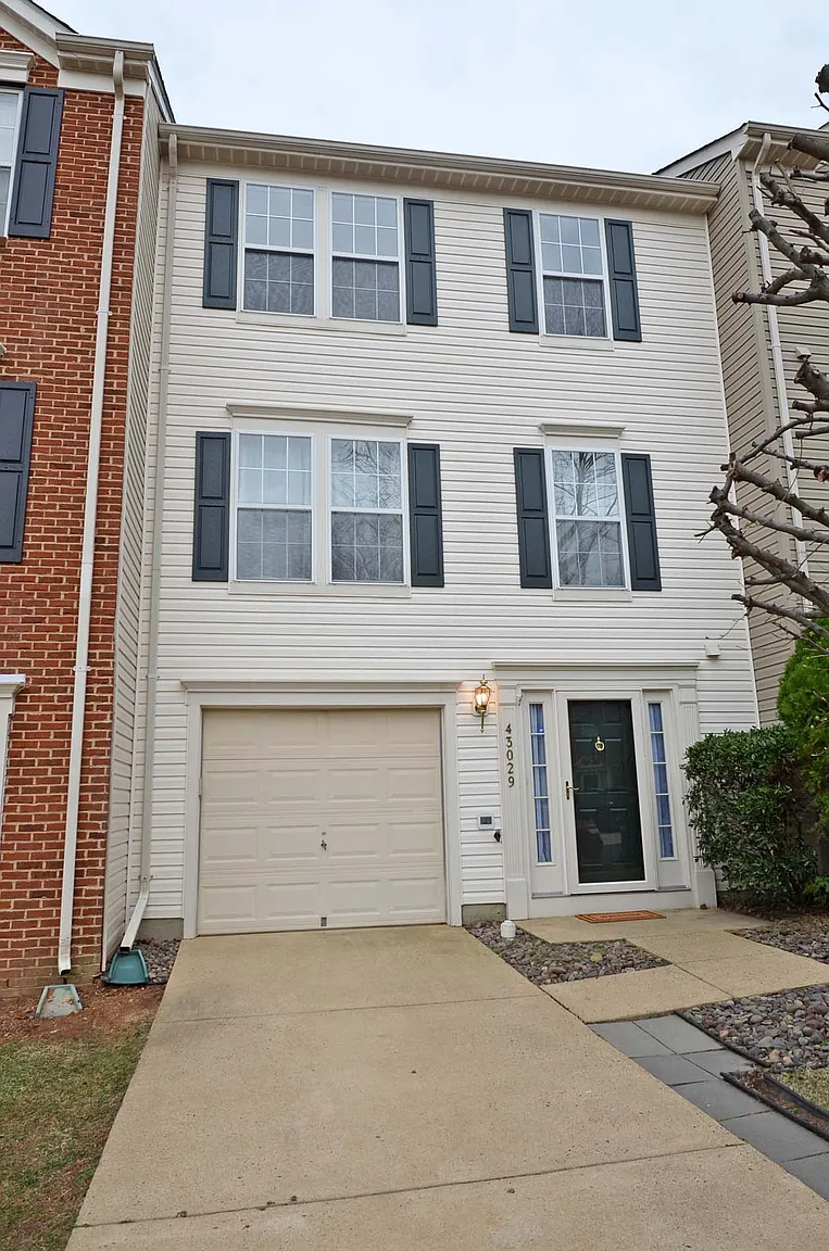 43029 Golf View Dr photo 1