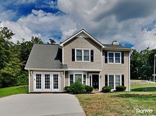 4 Delwin Ct, Greensboro, NC 27406