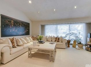 69 Fairview Dr, Albertson, NY 11507