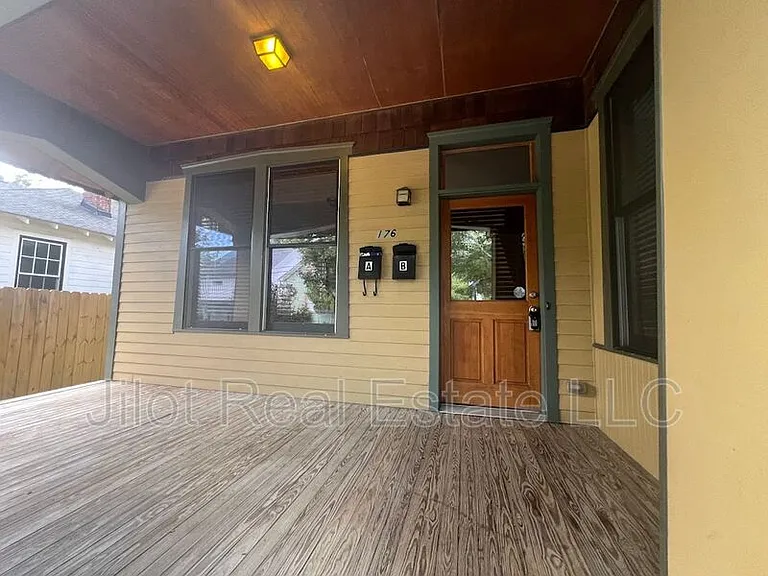 176 Flora Ave NE #A — Photo 2