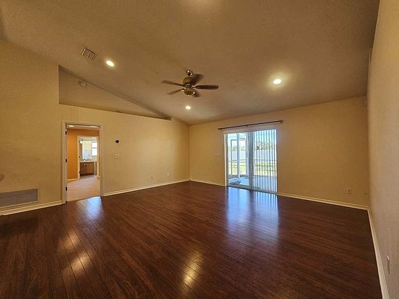 5th image of 9847 Crenshaw Cir
