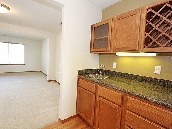 5th image of 7124 35th Pl NE