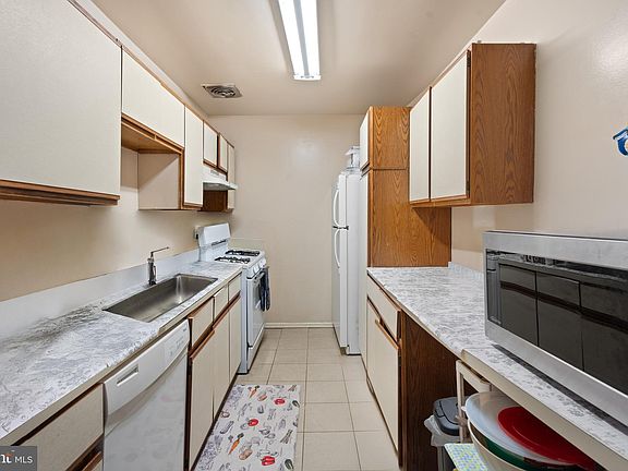 5th image of 10725 W West Dr #304