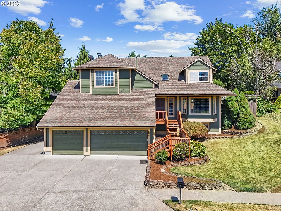1st image of 704 SE Greenway Dr