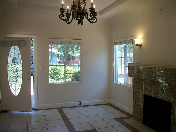 3rd image of 410 E Sonoma Ave